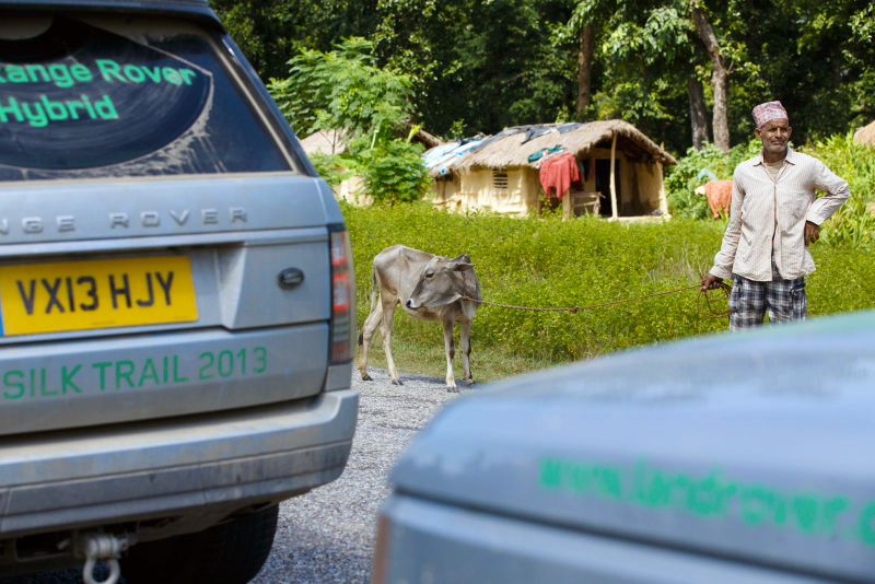 Illustration for article titled Land Rover Completes World’s First Hybrid Expedition Along Silk Trail From Solihull To Mumbai